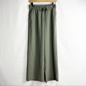LULULEMON Wide Legged Pants Drawstring in Size 4